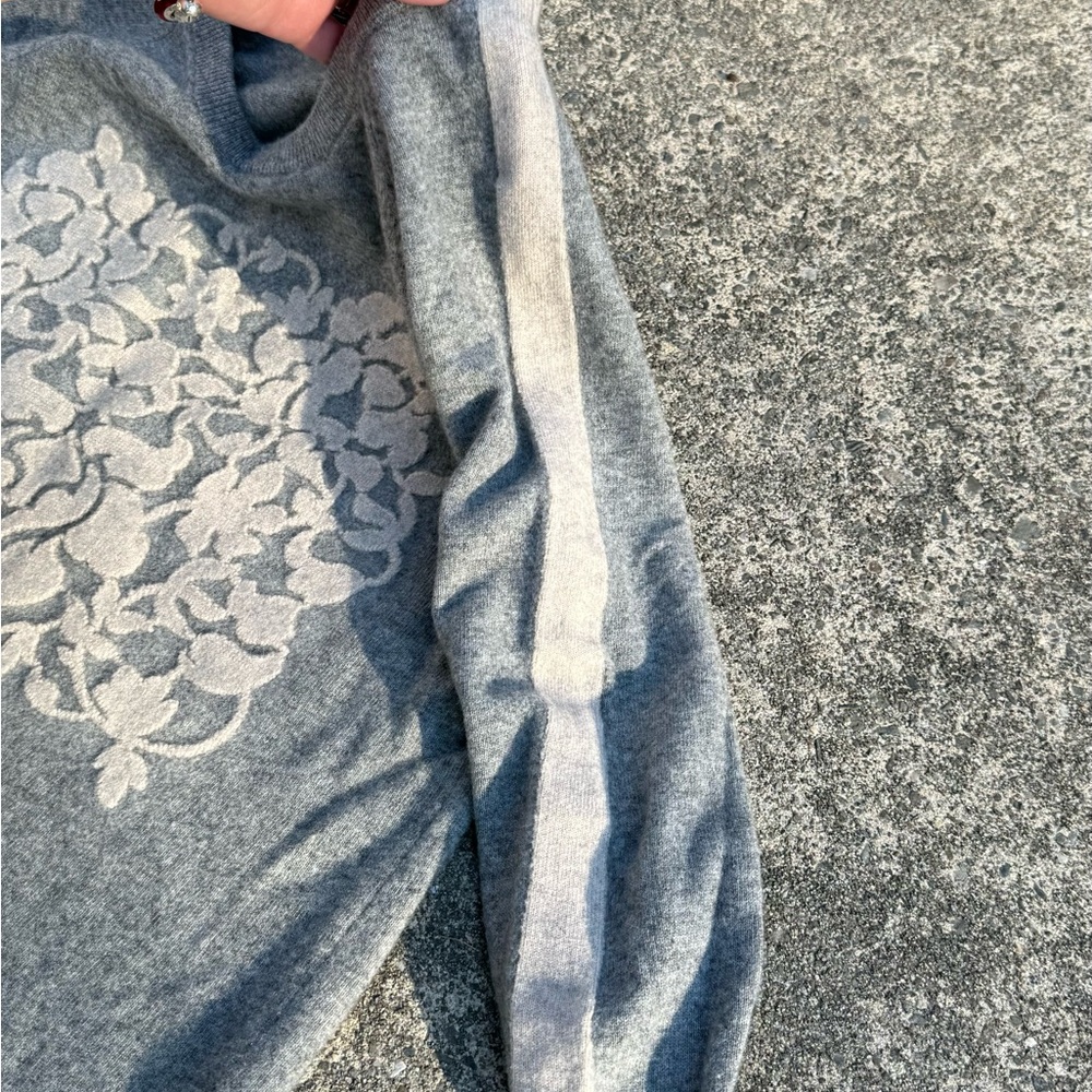 J.Crew Gray Cashmere Blend Sweater Floral Detail Crewneck Size S - Picture 4 of 9